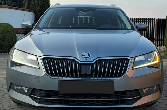 Skoda Superb cena 72500 przebieg: 190000, rok produkcji 2018 z Płock małe 407